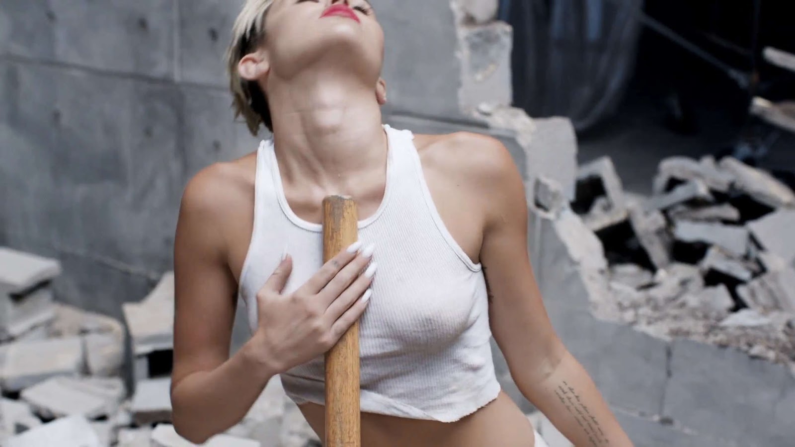 Miley cyrus wrecking ball uncensored