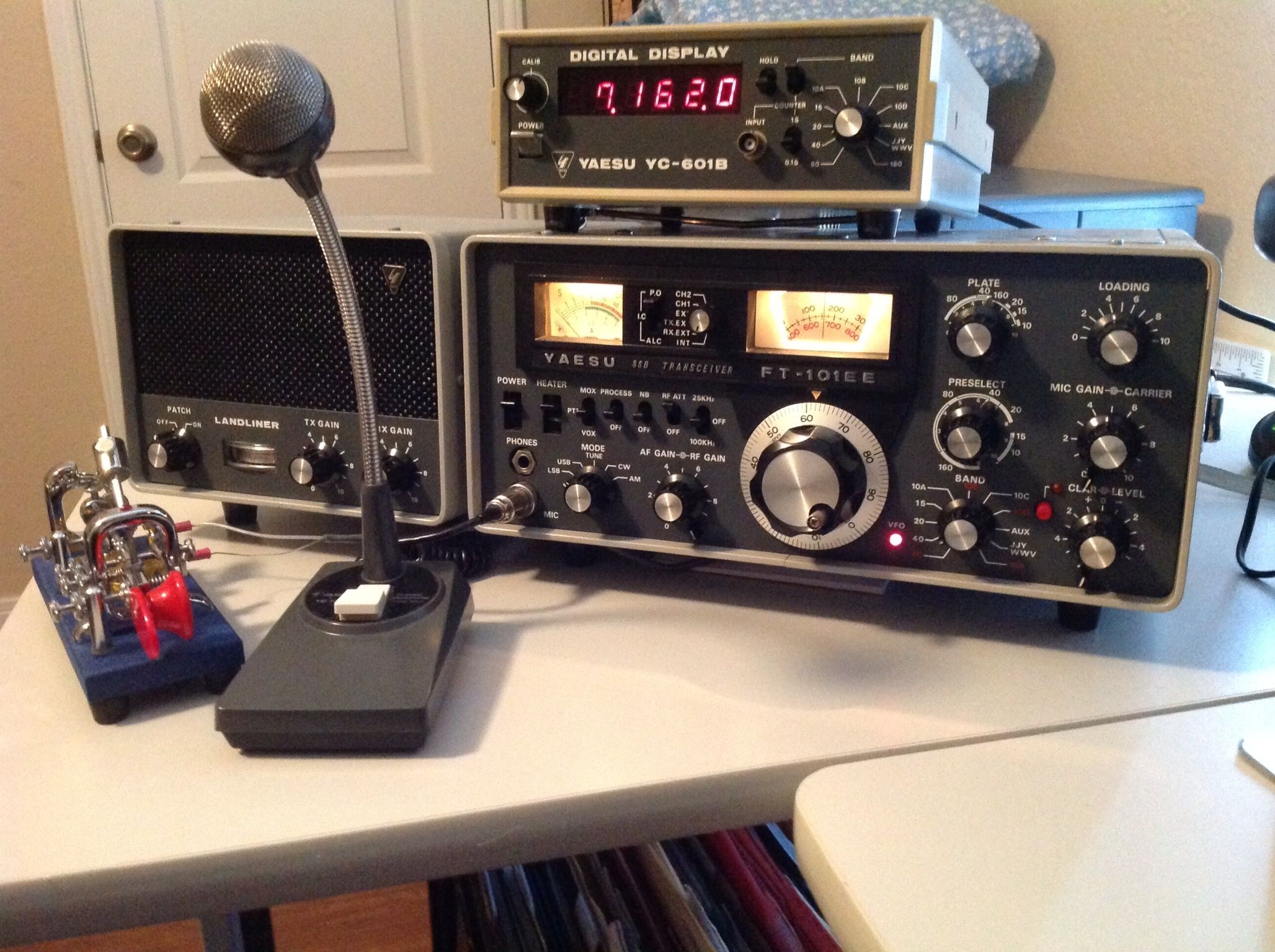 Vintage ham radio am stations