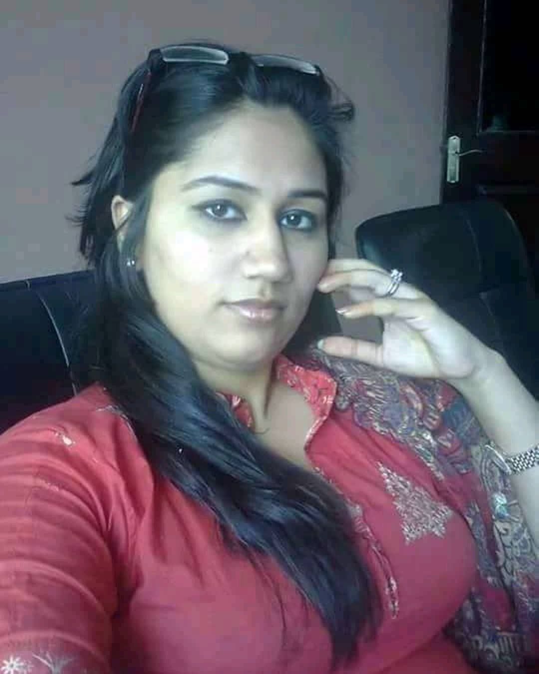 Sexy pakistani aunty imaged