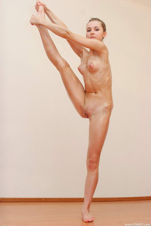 Sexy woman circus nude