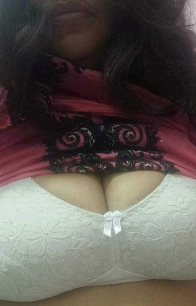 Desi aunty big boob with bra