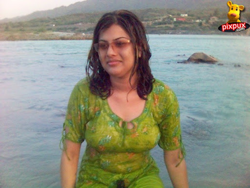 Sexy pakistani aunty imaged
